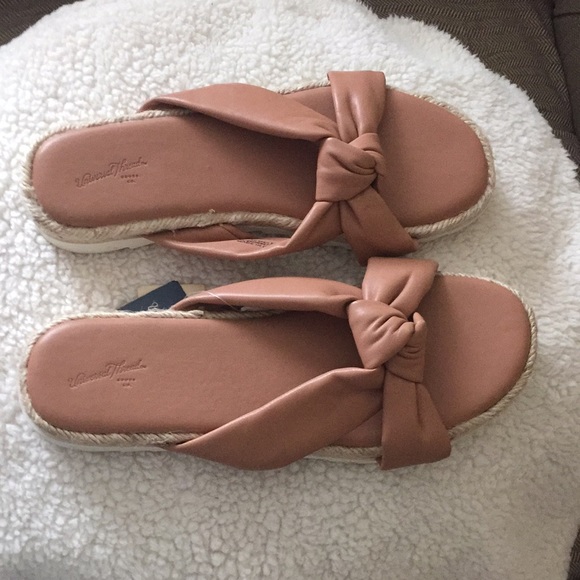 Universal Thread Shoes - Universal thread sandals size 9 1/2 new